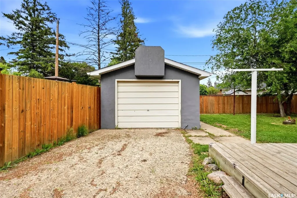 134 Ellison Crescent Regina SK S4R 4V5