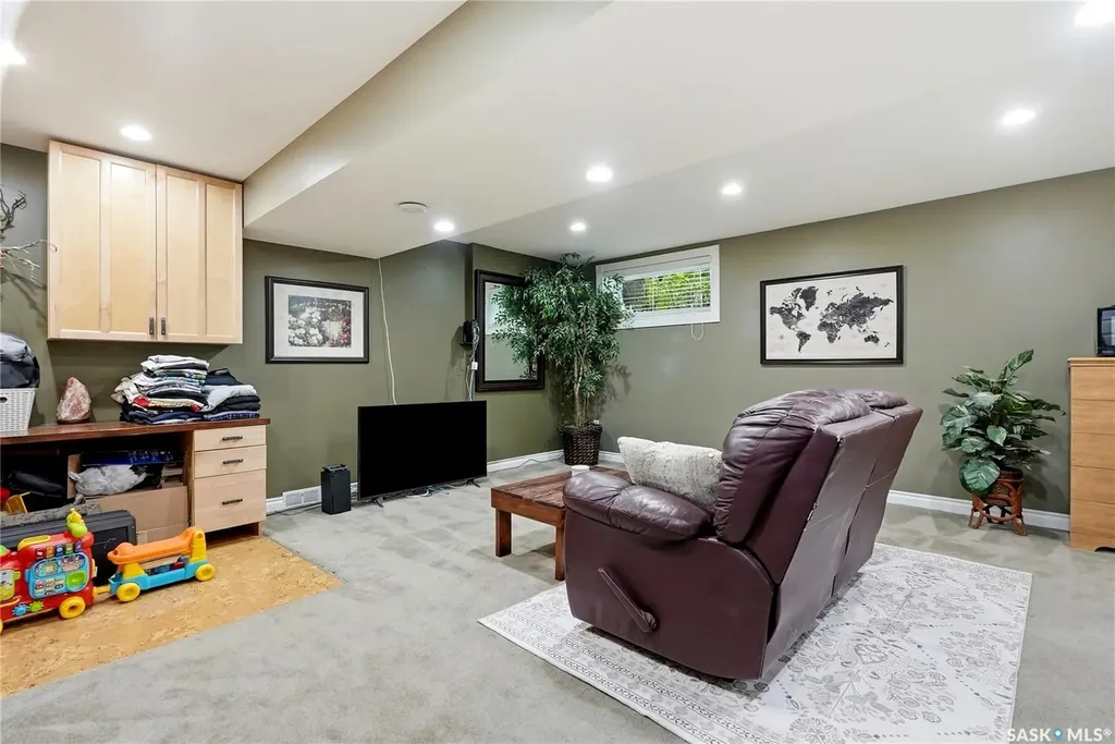 126 Beechmont Crescent Saskatoon SK S7C 1C7