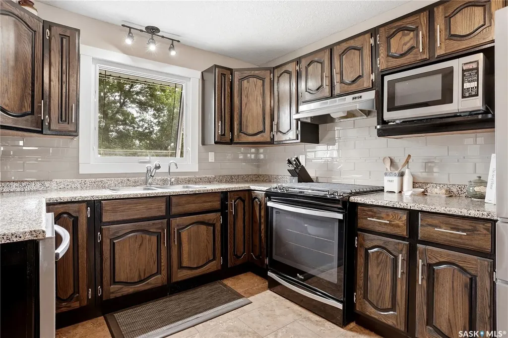55 Kennedy Crescent Regina SK S4R 6G3