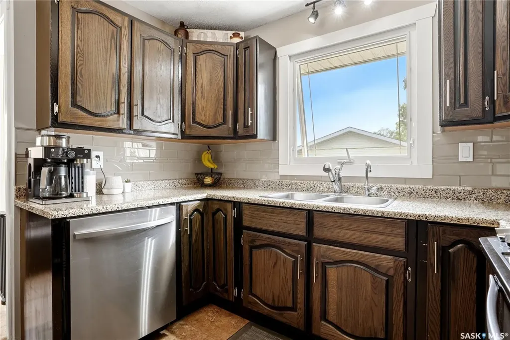 55 Kennedy Crescent Regina SK S4R 6G3