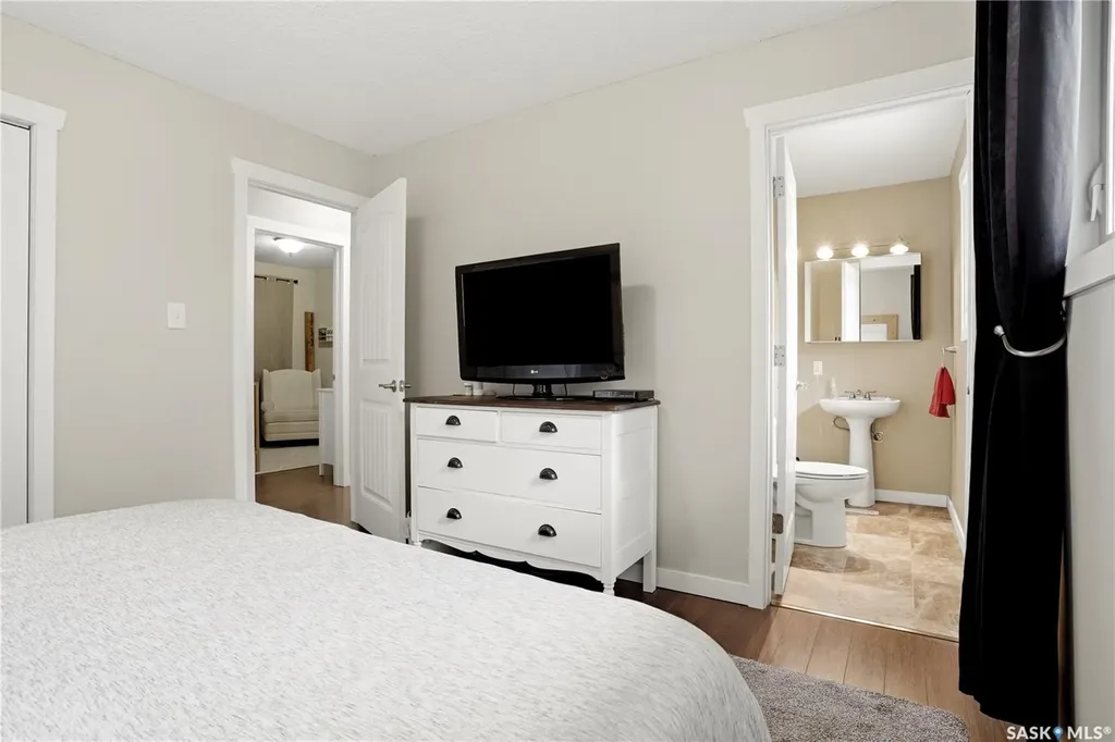 55 Kennedy Crescent Regina SK S4R 6G3