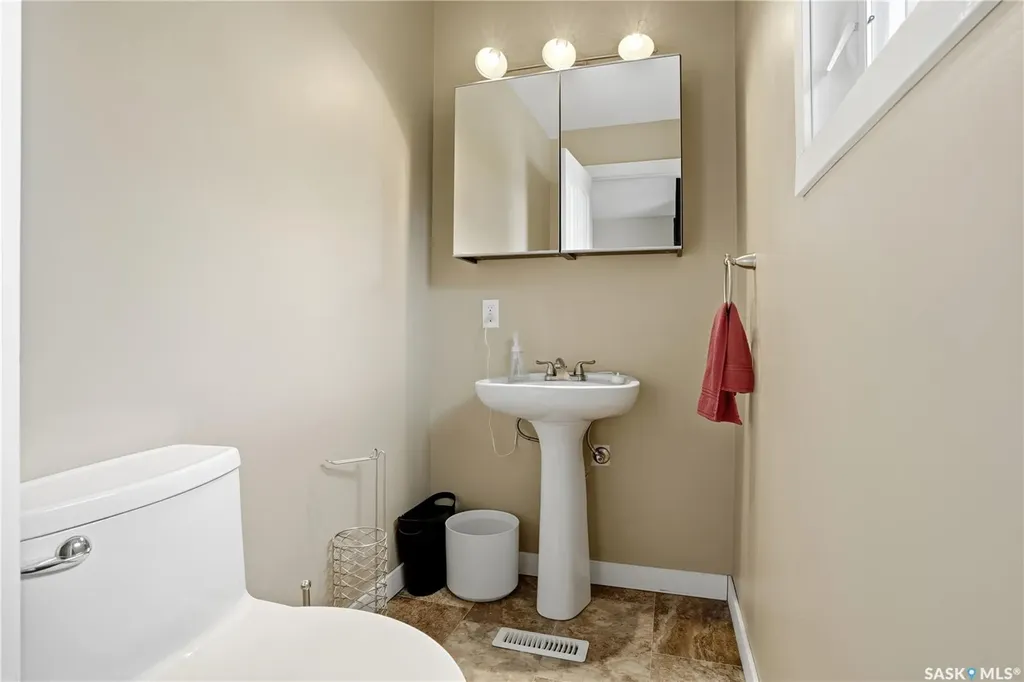 55 Kennedy Crescent Regina SK S4R 6G3