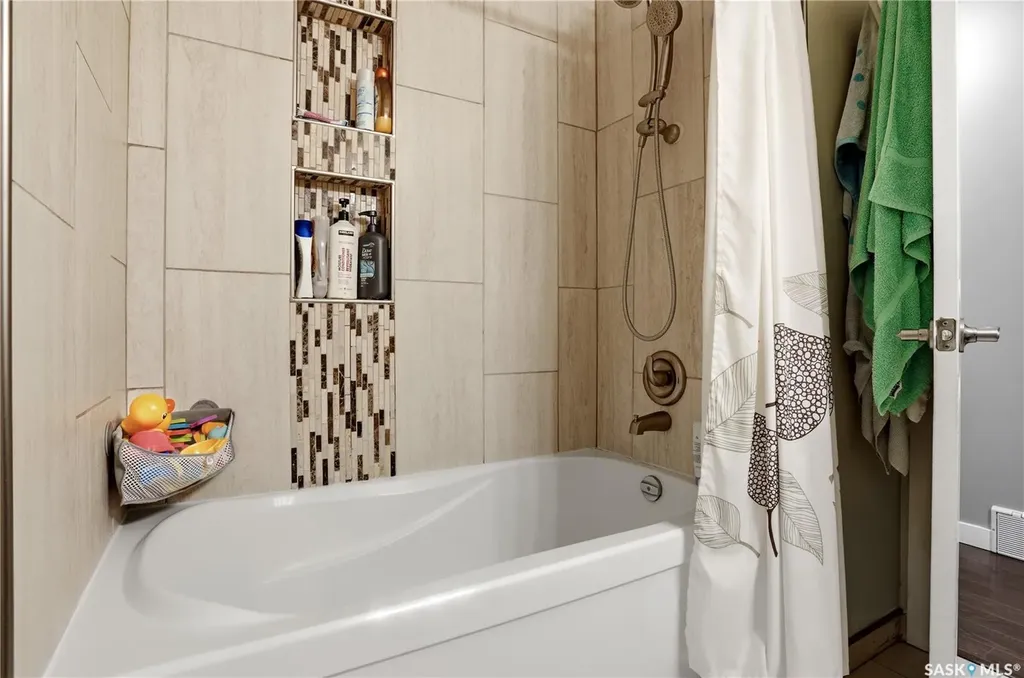 55 Kennedy Crescent Regina SK S4R 6G3