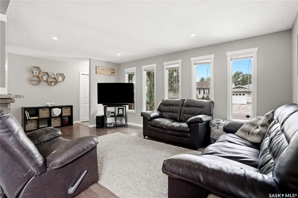 55 Kennedy Crescent Regina SK S4R 6G3
