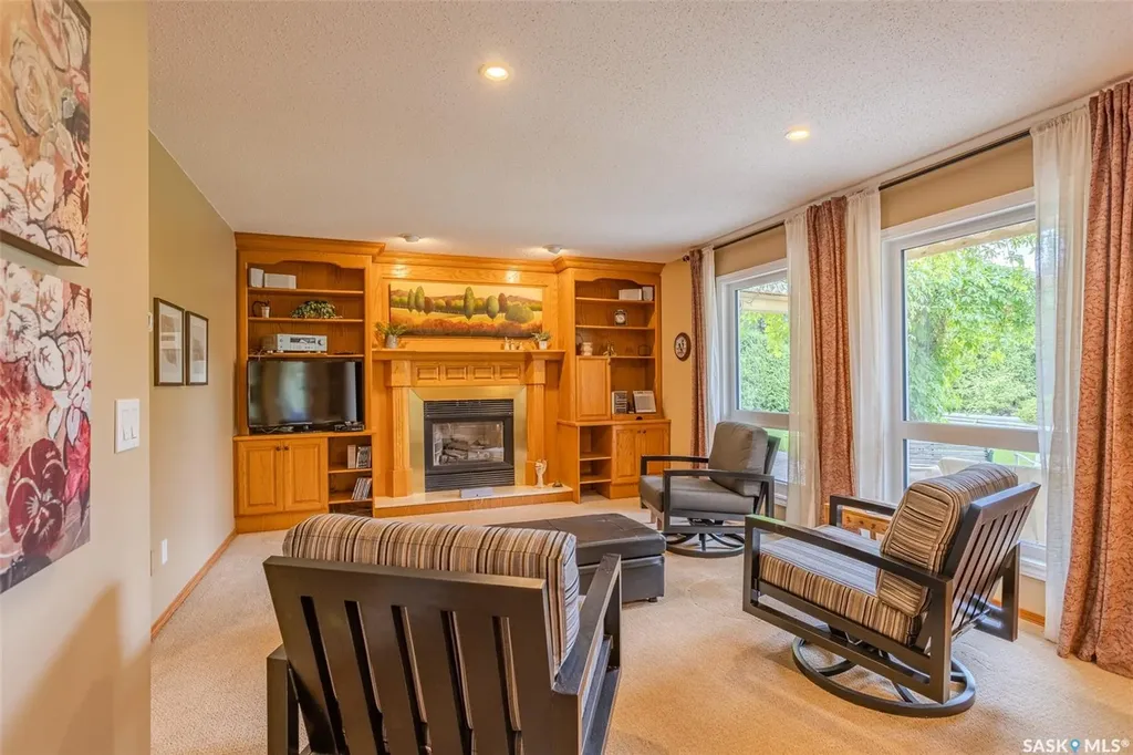 406 Braeburn Crescent Saskatoon SK S7V 1A5