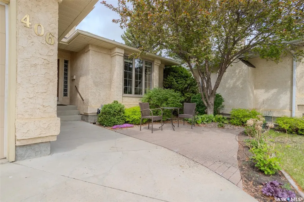 406 Braeburn Crescent Saskatoon SK S7V 1A5