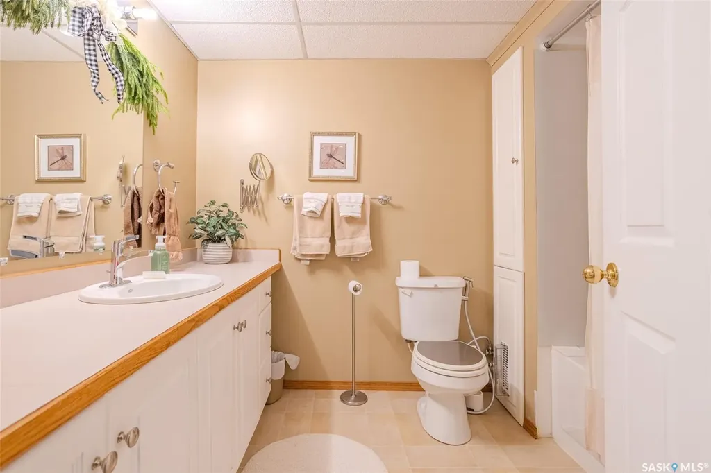 406 Braeburn Crescent Saskatoon SK S7V 1A5