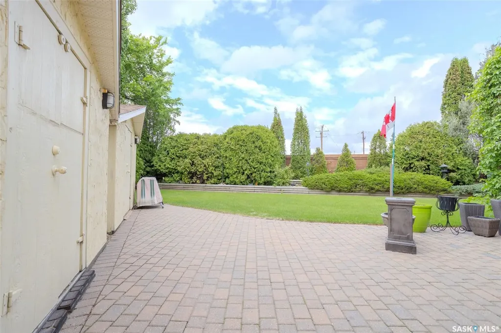 406 Braeburn Crescent Saskatoon SK S7V 1A5