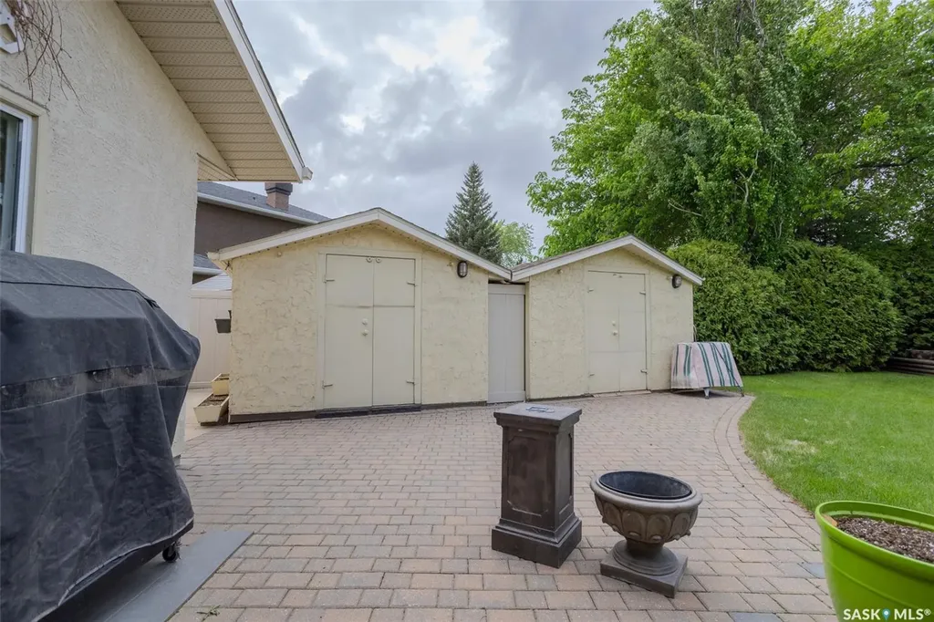 406 Braeburn Crescent Saskatoon SK S7V 1A5