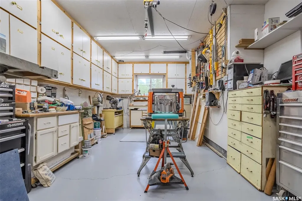 406 Braeburn Crescent Saskatoon SK S7V 1A5