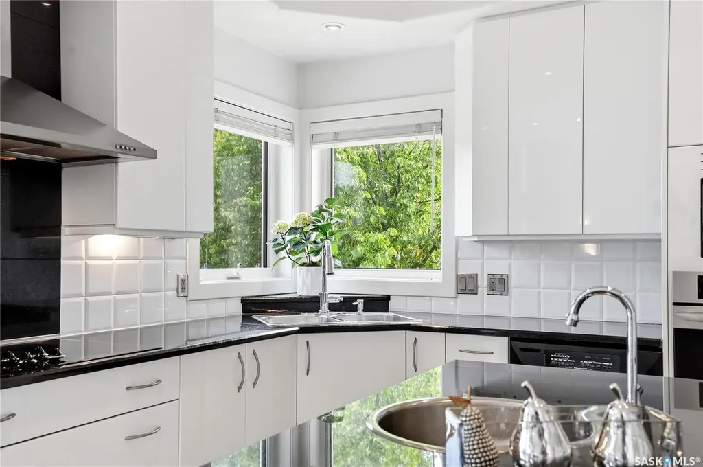 214 Mendel Green Saskatoon SK S7J 5J7
