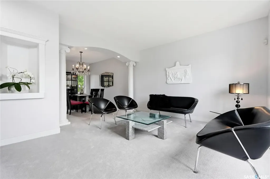 214 Mendel Green Saskatoon SK S7J 5J7