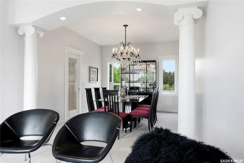 214 Mendel Green Saskatoon SK S7J 5J7