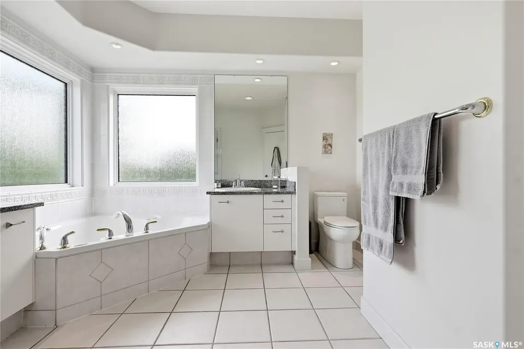 214 Mendel Green Saskatoon SK S7J 5J7