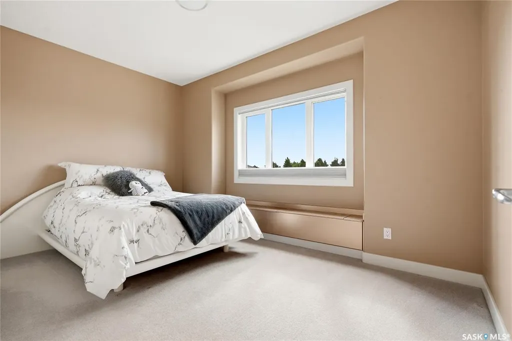 214 Mendel Green Saskatoon SK S7J 5J7