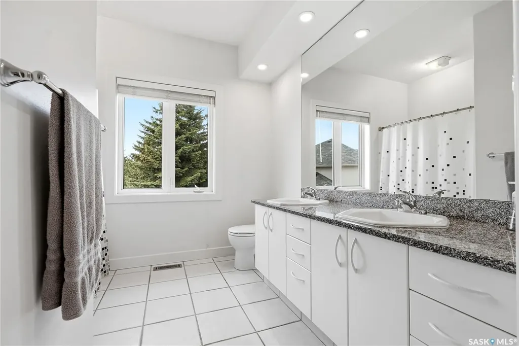 214 Mendel Green Saskatoon SK S7J 5J7