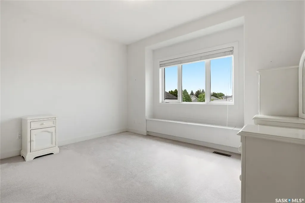 214 Mendel Green Saskatoon SK S7J 5J7