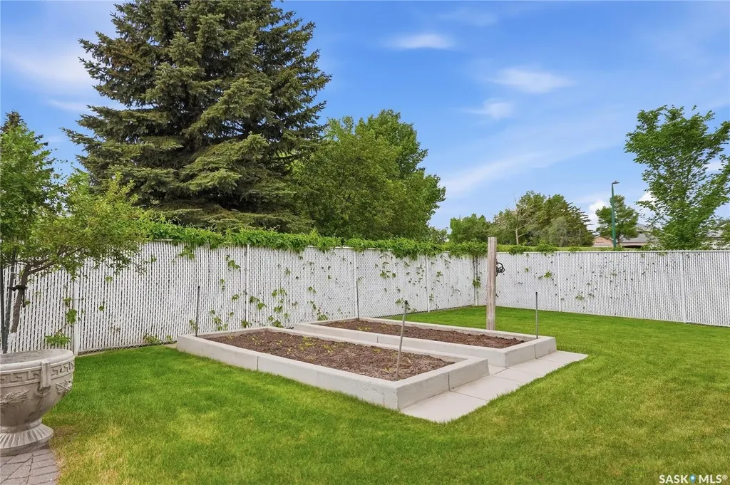 214 Mendel Green Saskatoon SK S7J 5J7