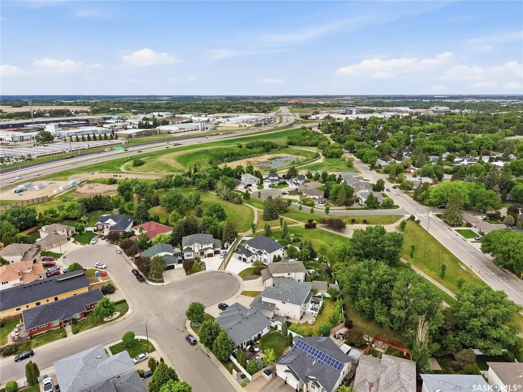 214 Mendel Green Saskatoon SK S7J 5J7