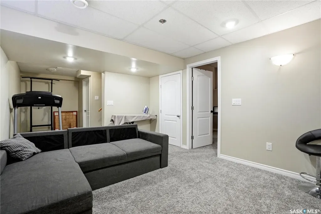 302 Dickson Crescent Saskatoon SK S7T 0T8