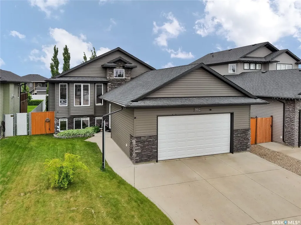 902 Stony Crescent Martensville SK S7K 6K7