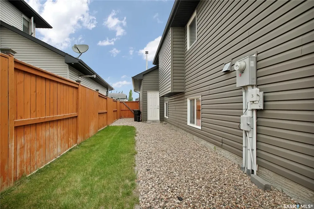 902 Stony Crescent Martensville SK S7K 6K7
