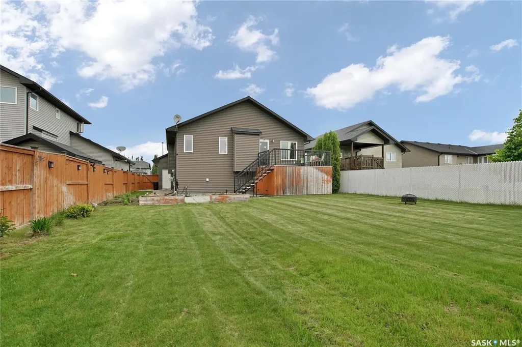 902 Stony Crescent Martensville SK S7K 6K7
