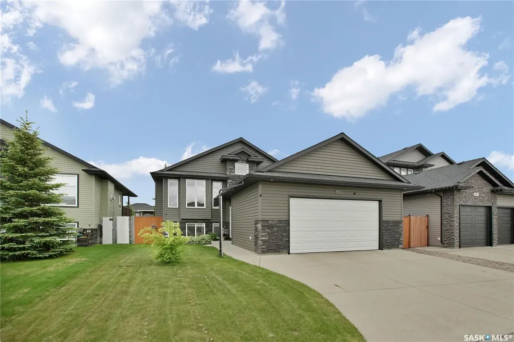 902 Stony Crescent Martensville SK S7K 6K7