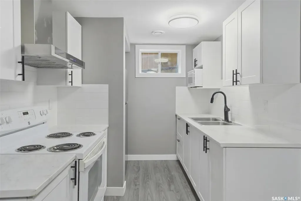 1924 Dufferin Avenue Saskatoon SK S7J 1B7