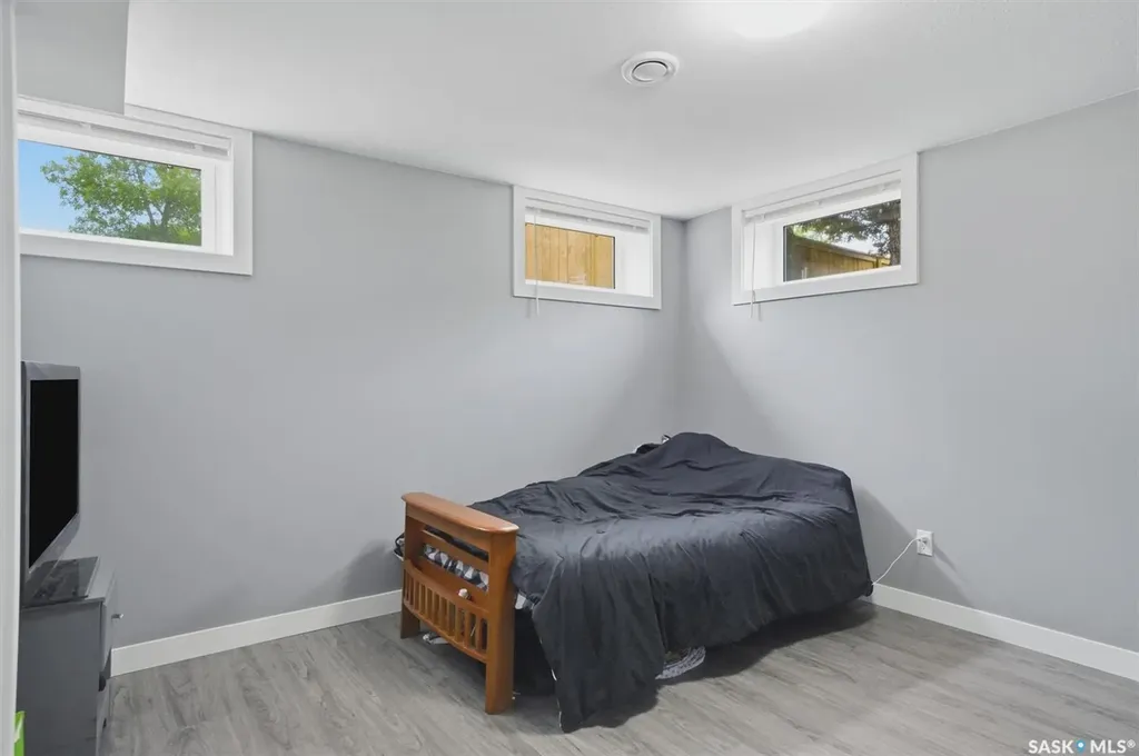 1924 Dufferin Avenue Saskatoon SK S7J 1B7