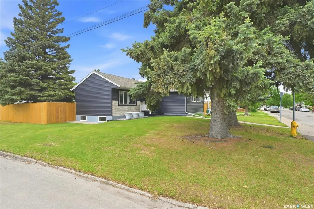 1924 Dufferin Avenue Saskatoon SK S7J 1B7