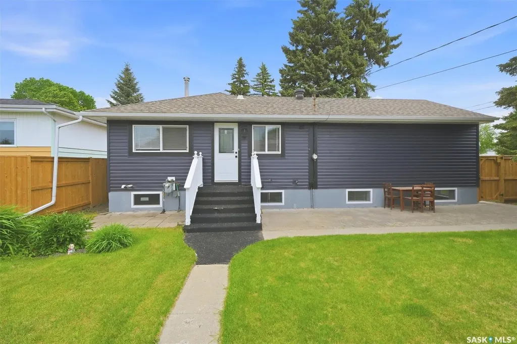 1924 Dufferin Avenue Saskatoon SK S7J 1B7