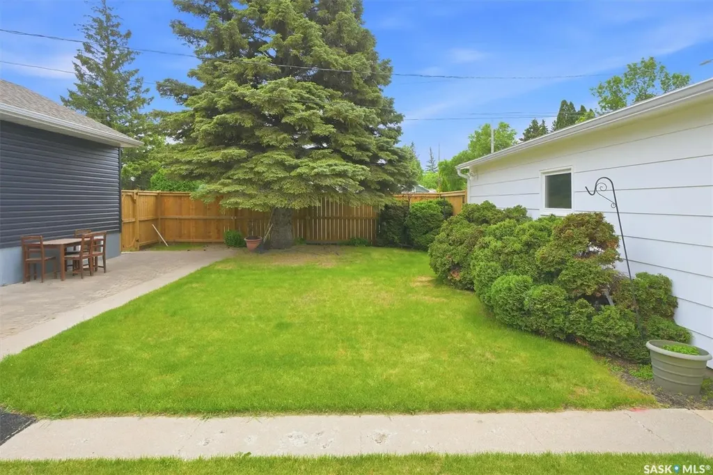 1924 Dufferin Avenue Saskatoon SK S7J 1B7