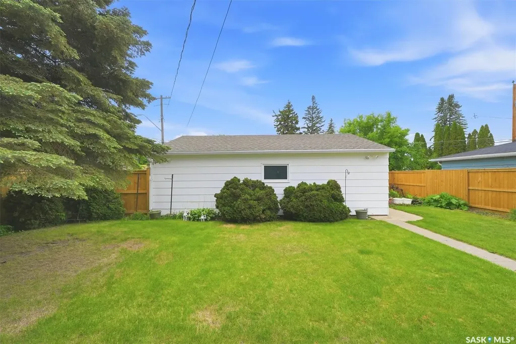 1924 Dufferin Avenue Saskatoon SK S7J 1B7