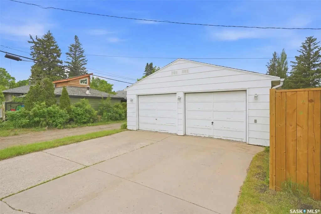1924 Dufferin Avenue Saskatoon SK S7J 1B7