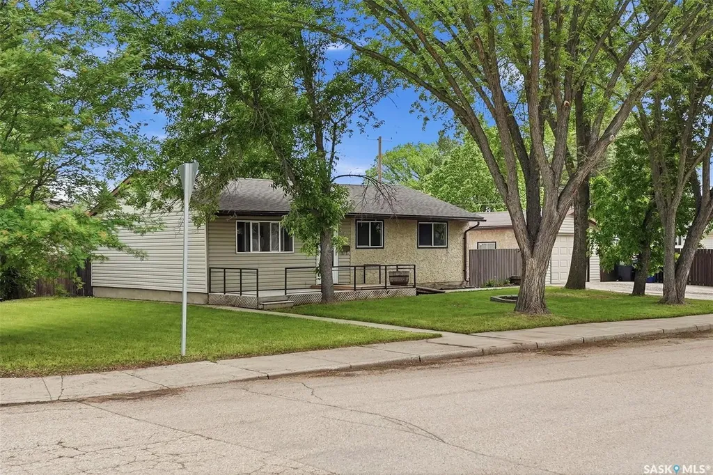 502 X Avenue N Saskatoon SK S7L 3K2