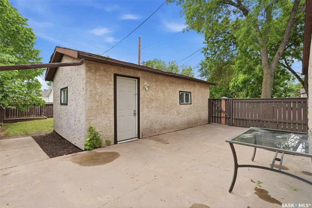 502 X Avenue N Saskatoon SK S7L 3K2