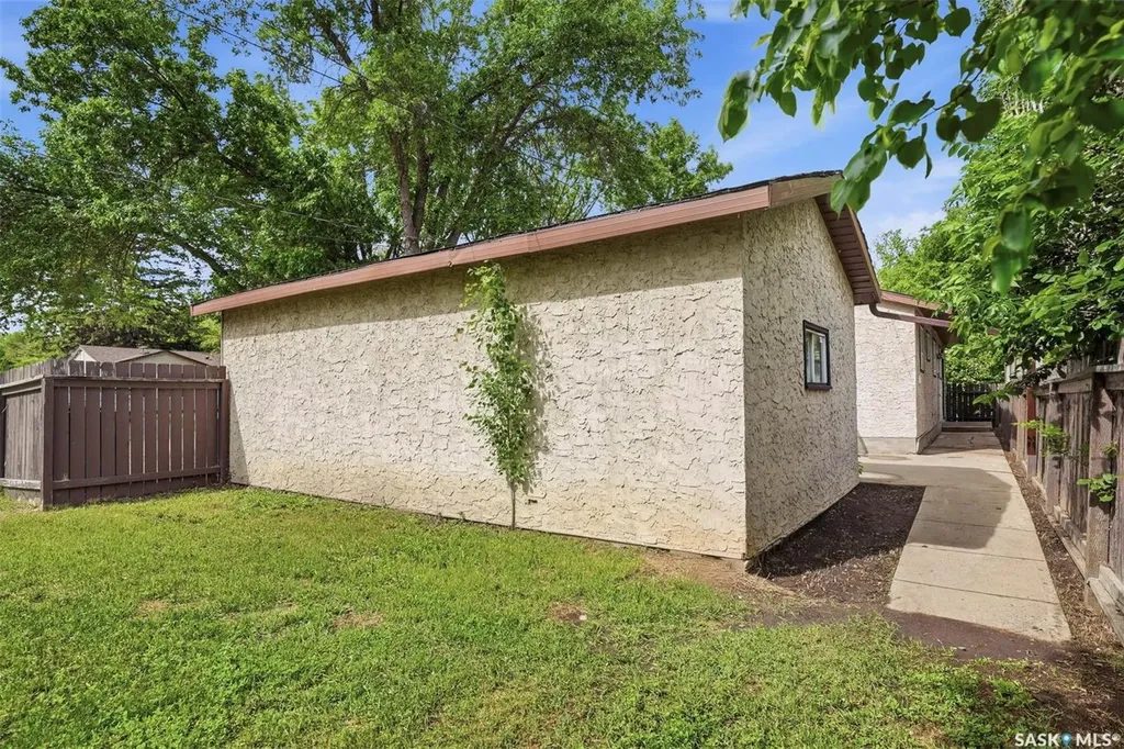 502 X Avenue N Saskatoon SK S7L 3K2