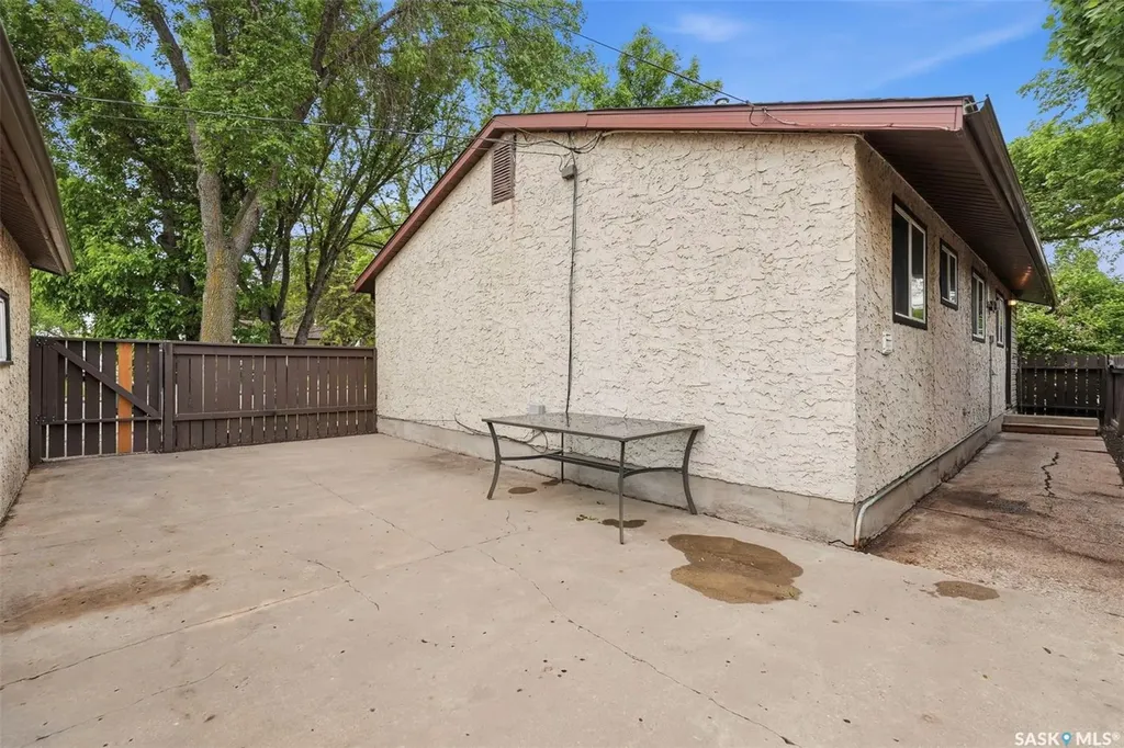 502 X Avenue N Saskatoon SK S7L 3K2