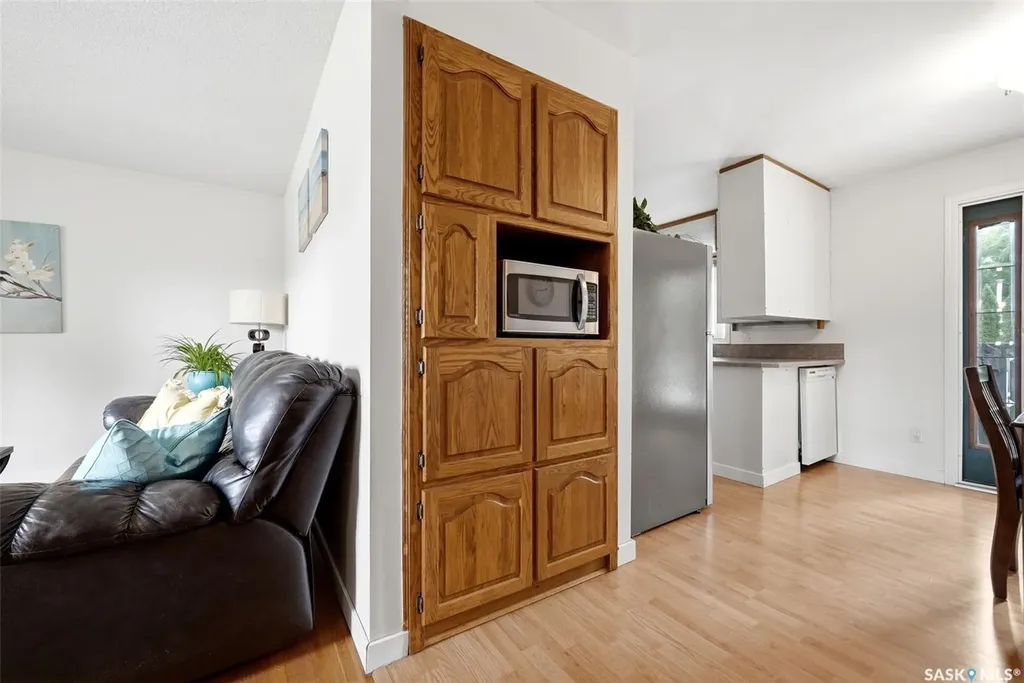 59 Elmview Road Regina SK S4R 0B4