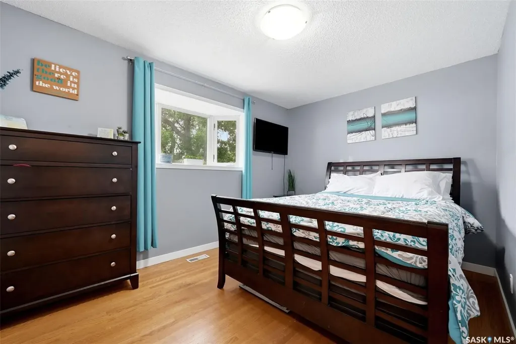 59 Elmview Road Regina SK S4R 0B4
