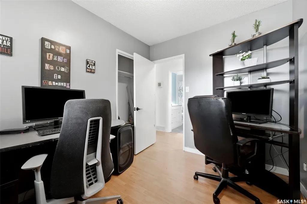 59 Elmview Road Regina SK S4R 0B4