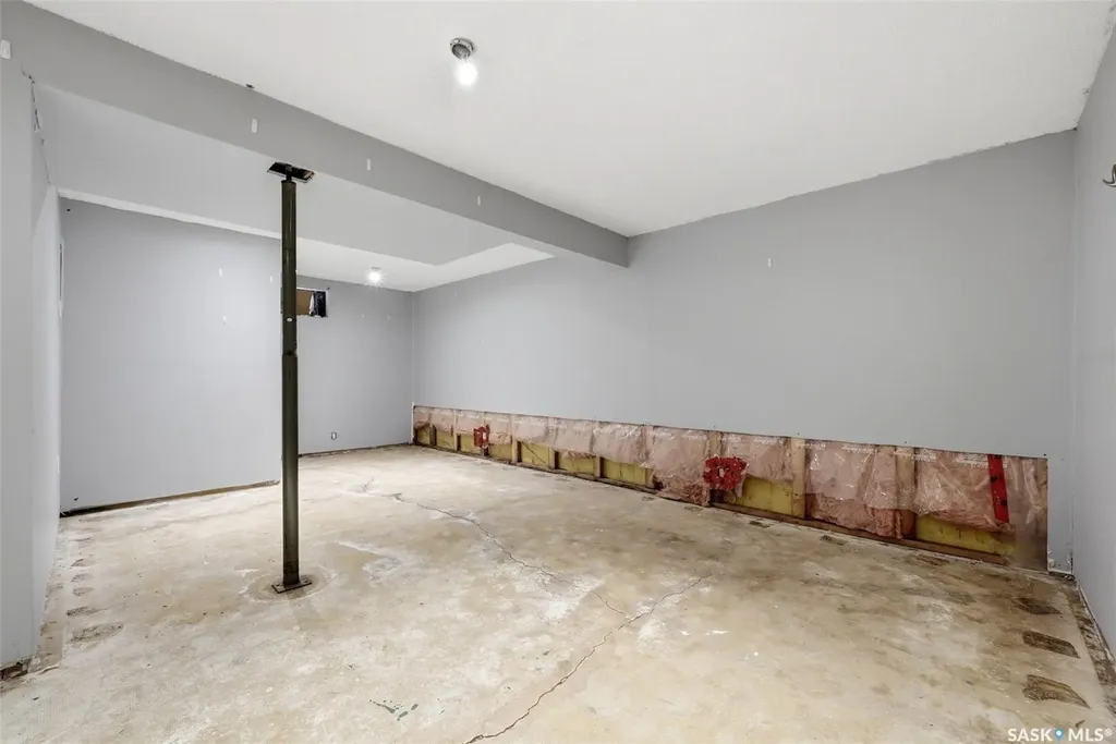 59 Elmview Road Regina SK S4R 0B4