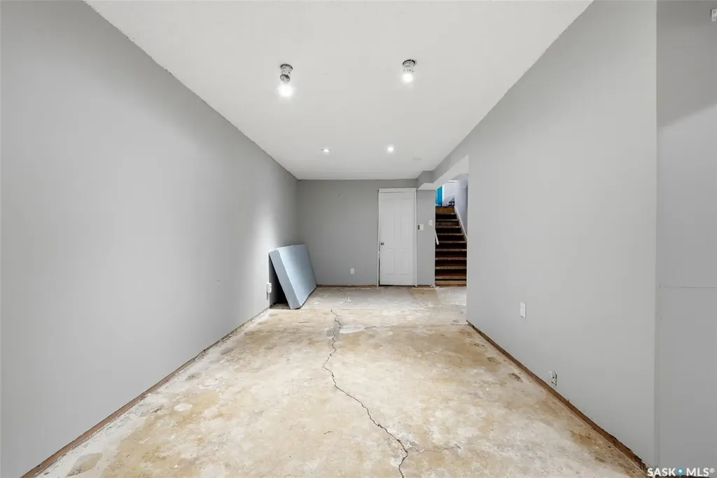59 Elmview Road Regina SK S4R 0B4