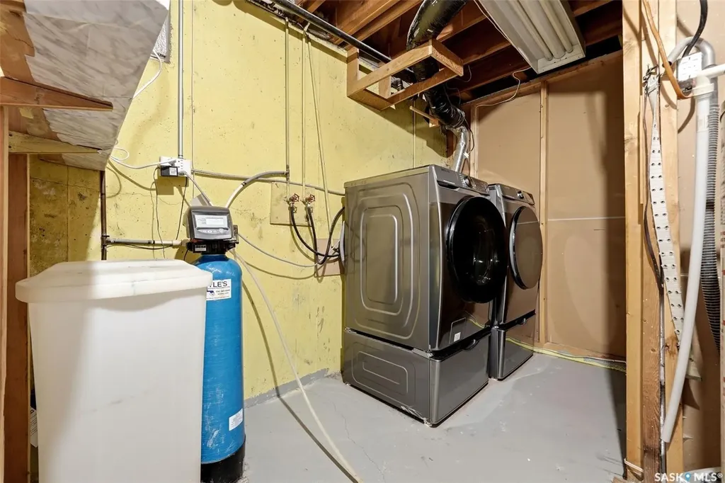 59 Elmview Road Regina SK S4R 0B4