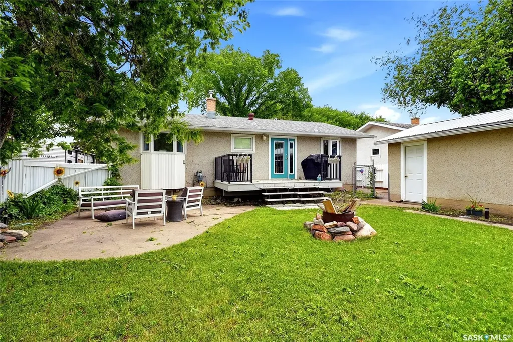 59 Elmview Road Regina SK S4R 0B4