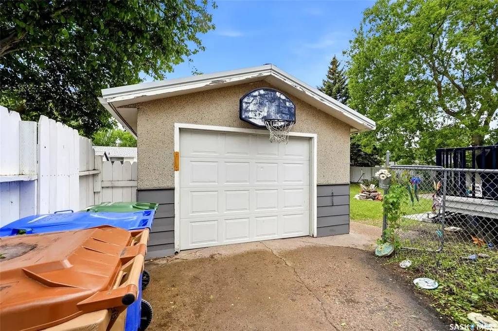 59 Elmview Road Regina SK S4R 0B4