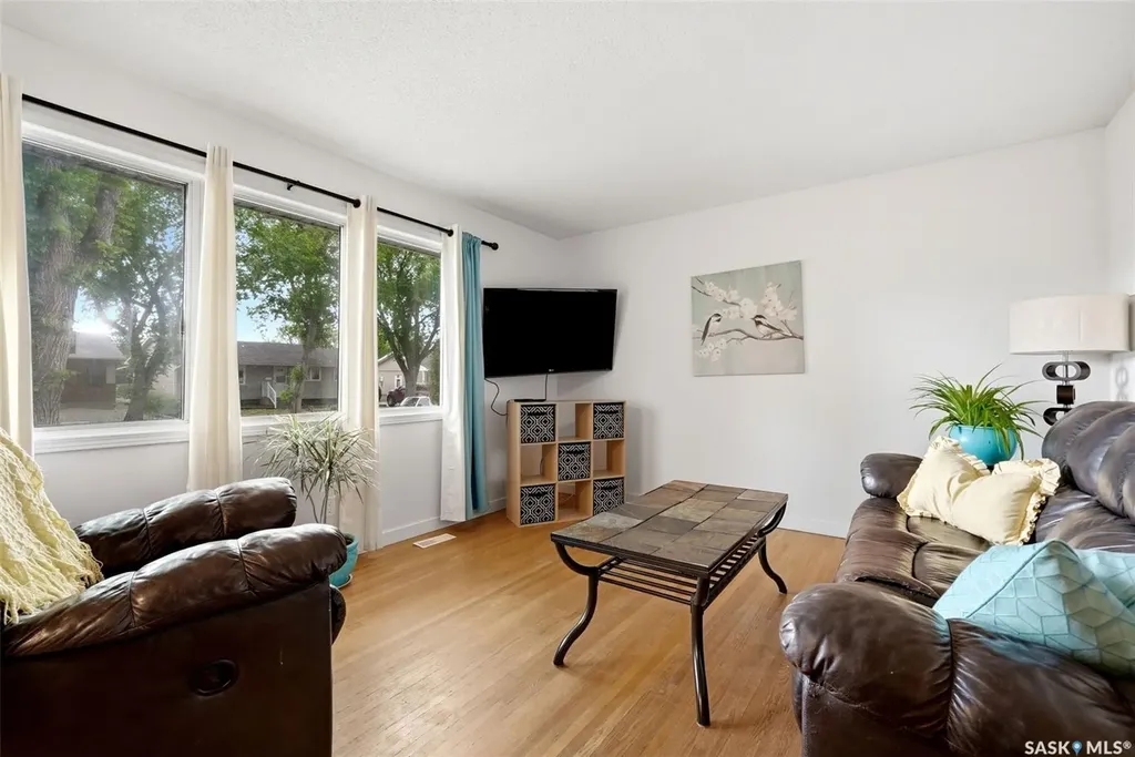 59 Elmview Road Regina SK S4R 0B4