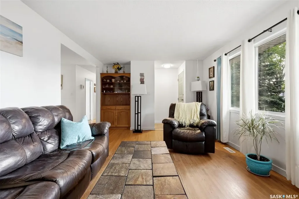 59 Elmview Road Regina SK S4R 0B4