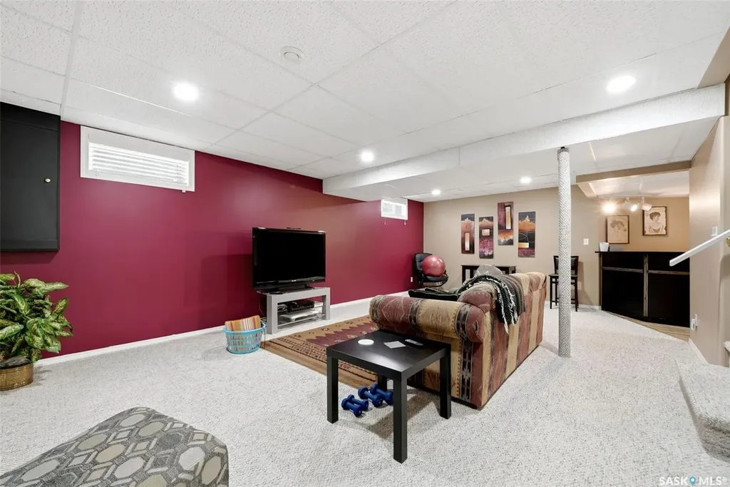 412 Fairway Road N Regina SK S4Y 1A1